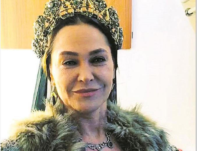 Hülya Avşardan tələb: "O videonu sil"