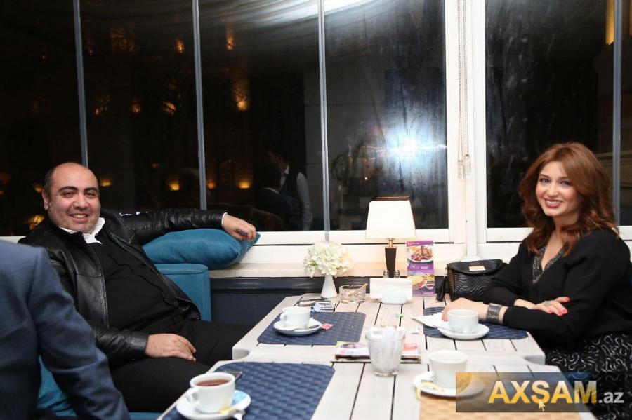 Əməkdar artist həyat yoldaşı ilə çay süfrəsində - fotolar