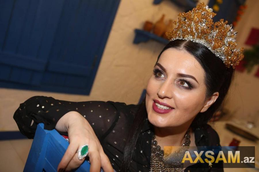 Elza Seyidcahan tac taxıb, "Ağ çiçəyim" oxudu -  fotolar