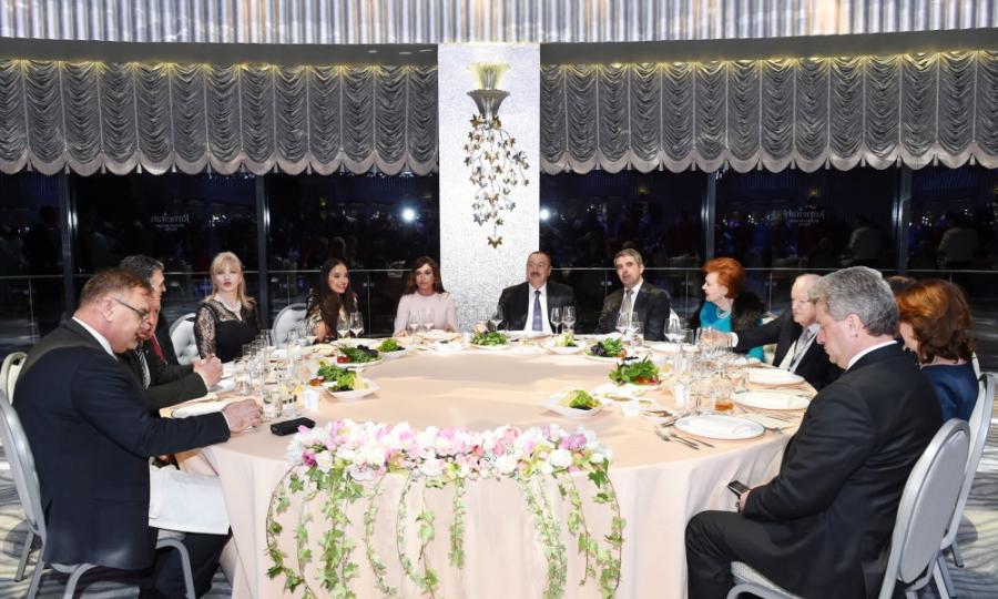 Prezident və ailəsi ziyafət verdi - fotolar 