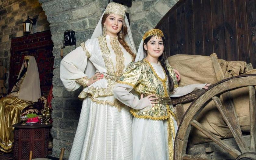 Dilarə Əliyevanın qızı ilə  fotosessiyası