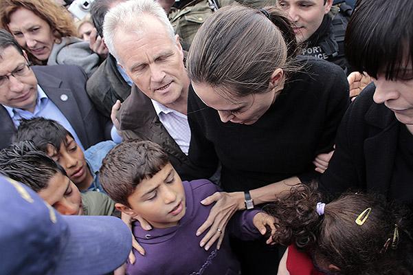 Ancelina Coli yenə də suriyalı qaçqınlarla görüşdü - fotolar