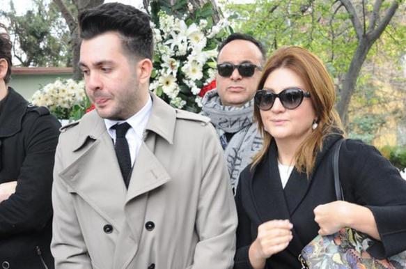 Sibel Can keçmiş qayınanasının dəfn mərasimində - fotolar