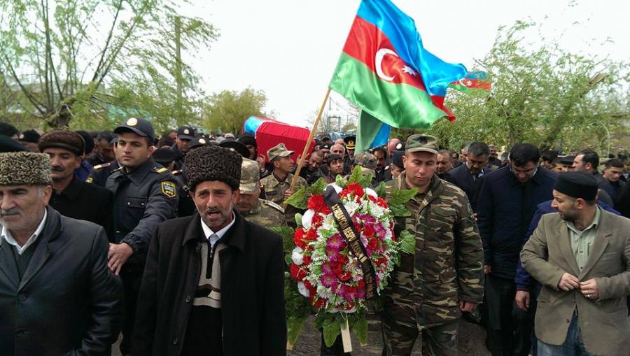 Şəhidimizin dəfn mərasimində izdiham -  fotolar