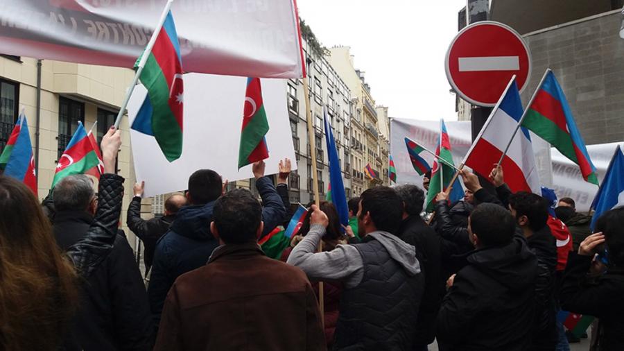 Parisdə ermənilər azərbaycanlıların aksiyasında təxribat törədiblər -  fotolar