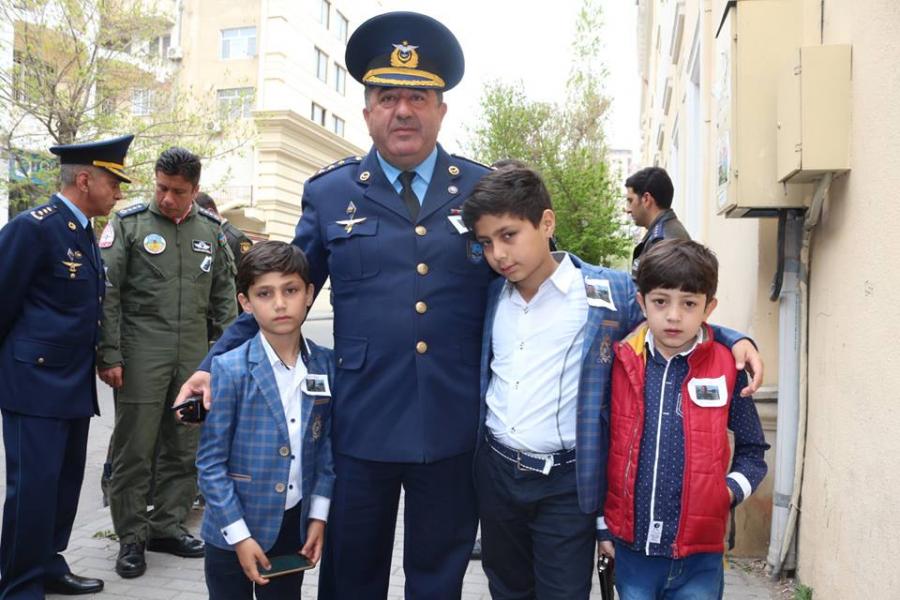 Şəhid pilotumuzun övladları təhsil haqqından azad edildilər - foto