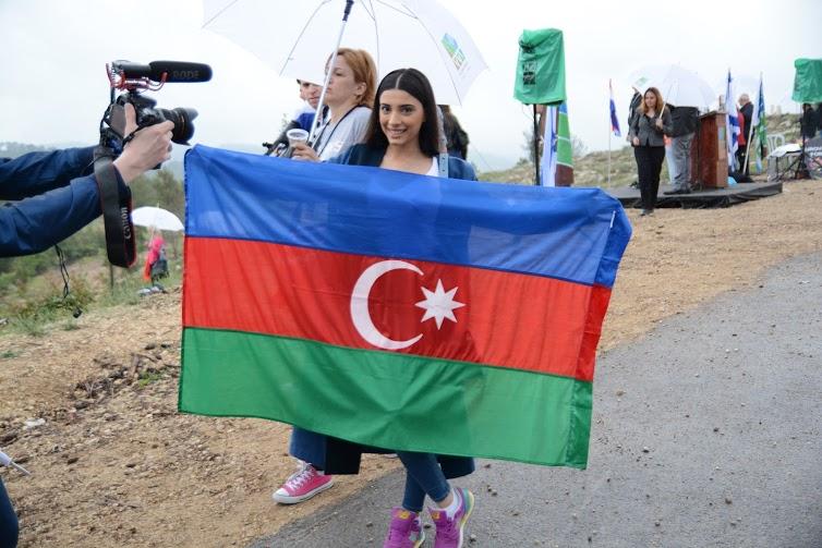 Səmra Rəhimli ağacəkmə aksiyasında - fotolar 