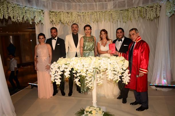 Nikah şahidləri toydan daha çox diqqət çəkdi - fotolar