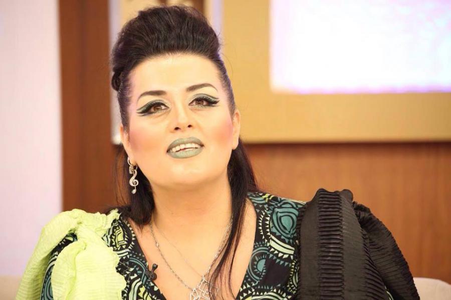 Elza Seyidcahan bu dəfə yaşıl dodaq boyası çəkdi -  fotolar