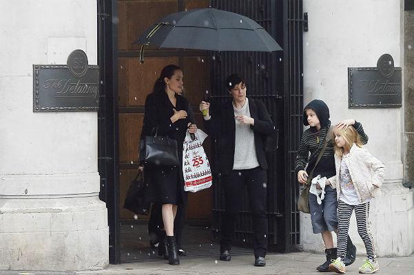Ancelina Coli uşaqları ilə Londonda - fotolar 