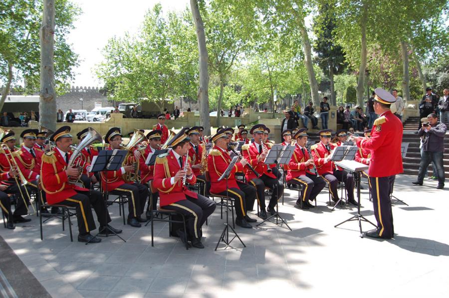 Şəhərdə Silahlı Qüvvələrin orkestrlərinin çıxışları olacaq