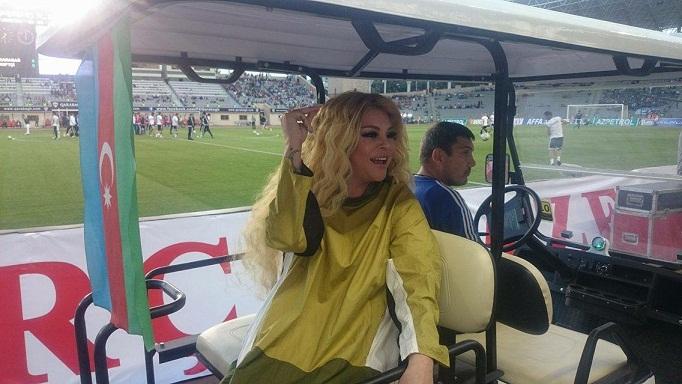 Aygün Kazımova stadionda konsert verdi - fotolar