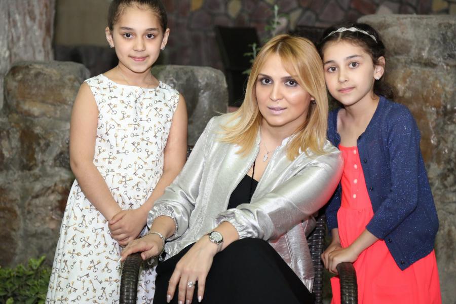 Eltonun xanımı şirkətdə işə başladı -  fotolar