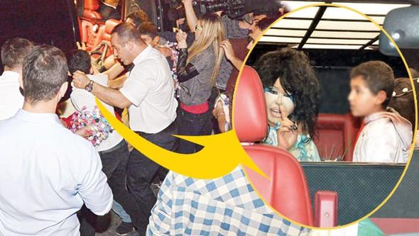 İftardan çıxan Bülent Ersoy yolda qaldı - fotolar