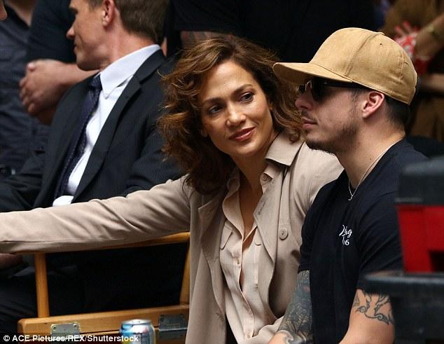 Cennifer Lopez sevgilisi ilə çəkiliş meydançasında - fotolar