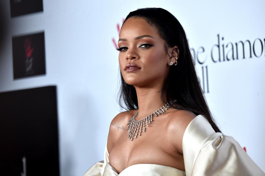 Rihannanın çəkmələri müzakirə mövzusu oldu - fotolar