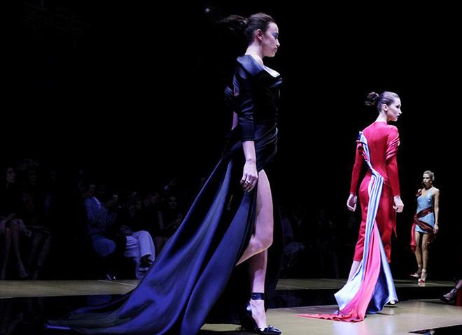 İrina Şeyk və Bella Hadid heyran etdilər - fotolar