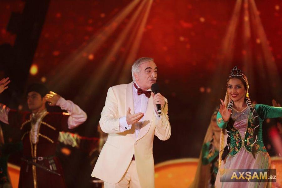 Polad Bülbüloğlu Eminin tədbirində mahnı oxudu -  fotolar