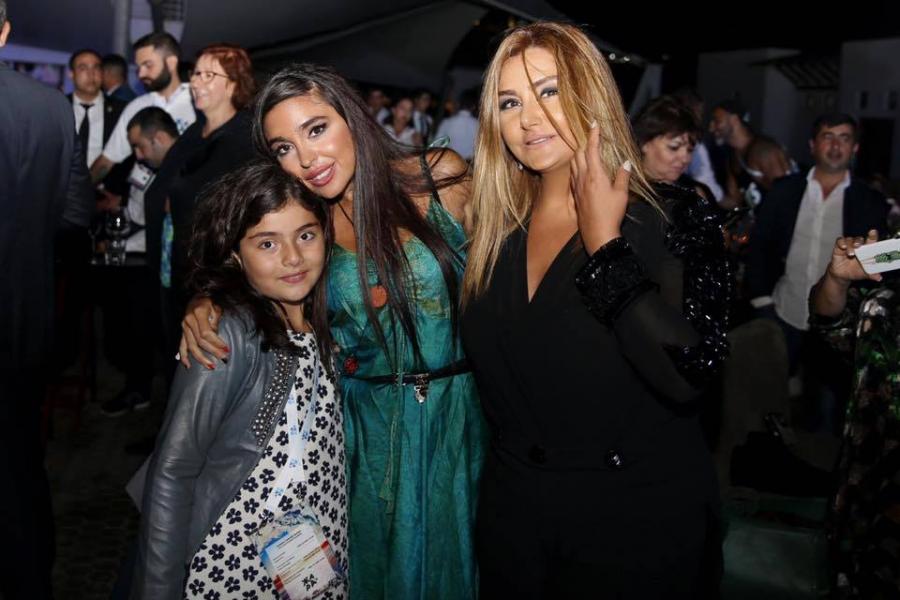 Zülfiyyə Xanbabayeva qızı ilə festivalda -  fotolar