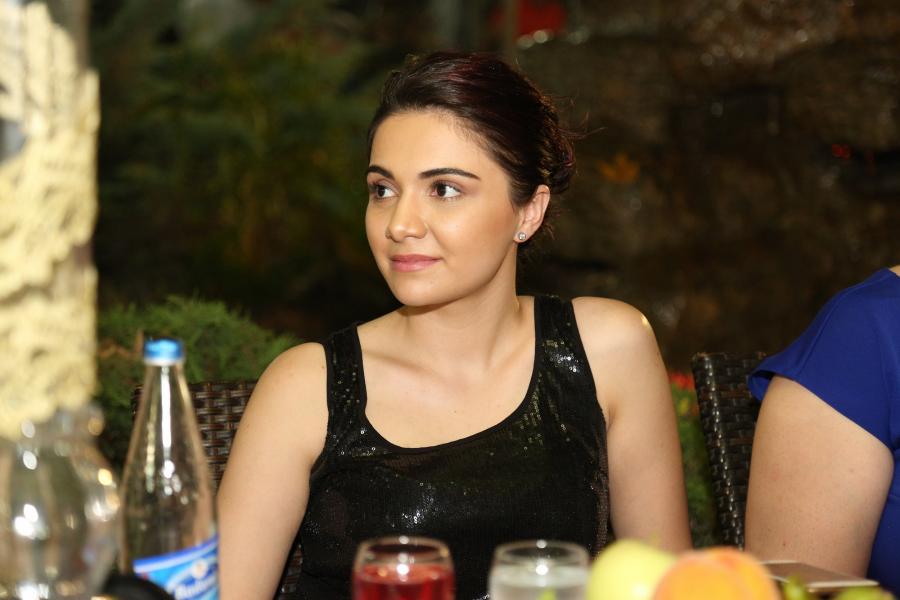 Arzu Əliyeva anası ilə ad günündə -  fotolar
