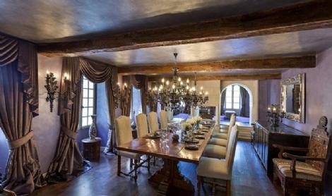 "Ruhlu" villa 2,4 milyon dollara satılır - fotolar