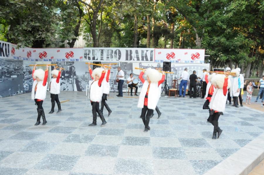 Tanınmış və gənc müğənnilər “Retro Bakı” layihəsində