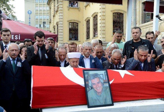 Tarık Akan izdihamla son mənzilə yola salındı - fotolar