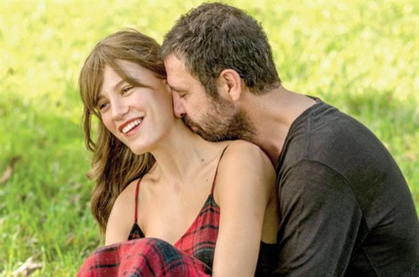 Bakıya gəlməyə hazırlaşan Serenay və Nejatdan romantik fotosessiya