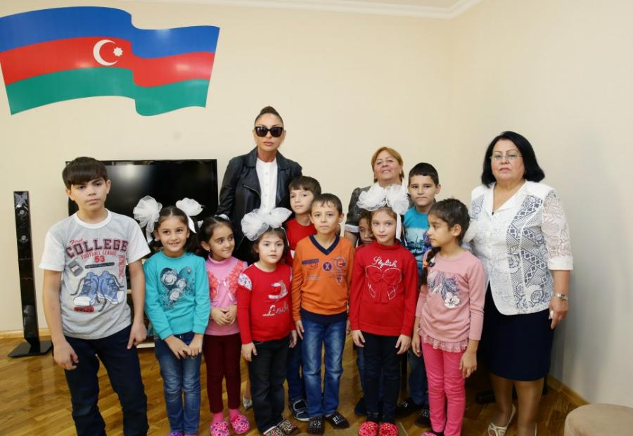Mehriban Əliyeva uşaq evində -  fotolar