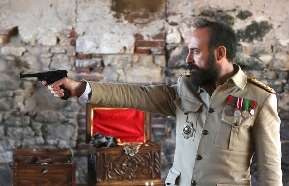Bergüzar və Halitin serialından yeni fotolar