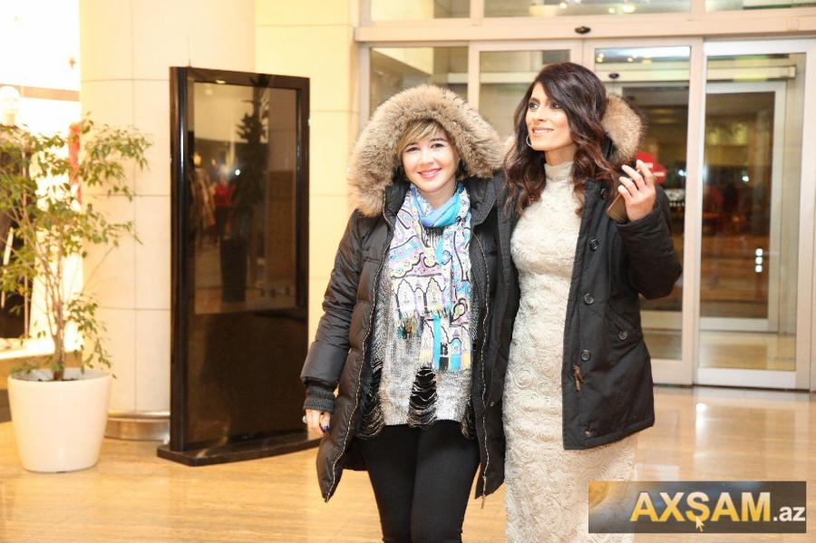 Samira və Elnarə alış-veriş mərkəzində -  fotolar