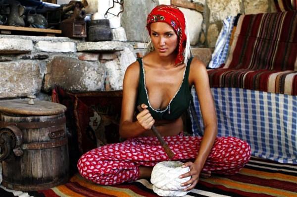 Bodrumda "kənd gözəli" - fotolar