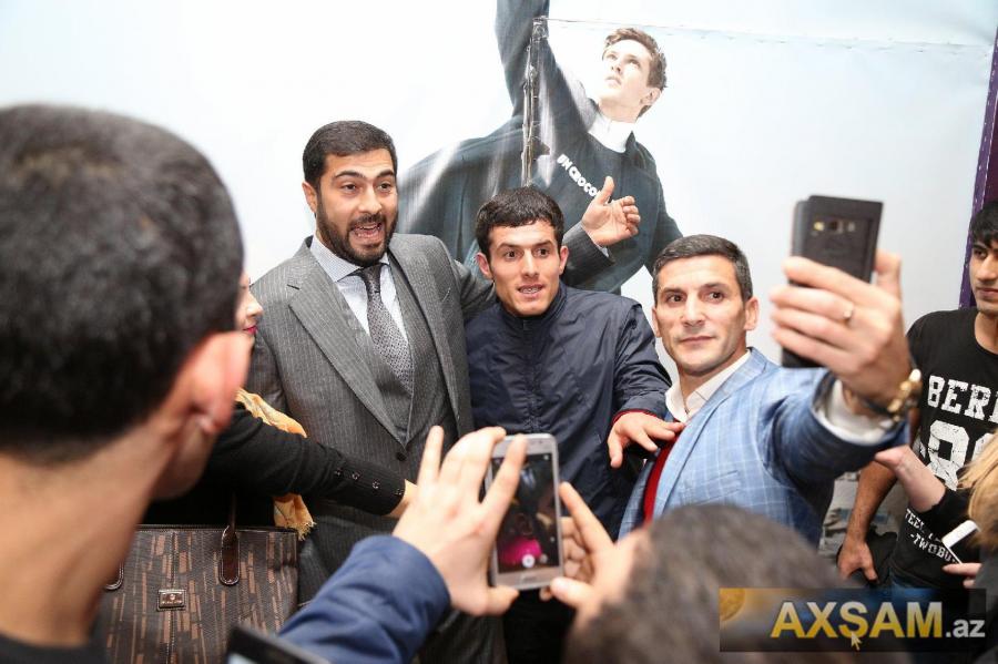 Pərəstişkarları Namiqin başına toplaşdı -  fotolar