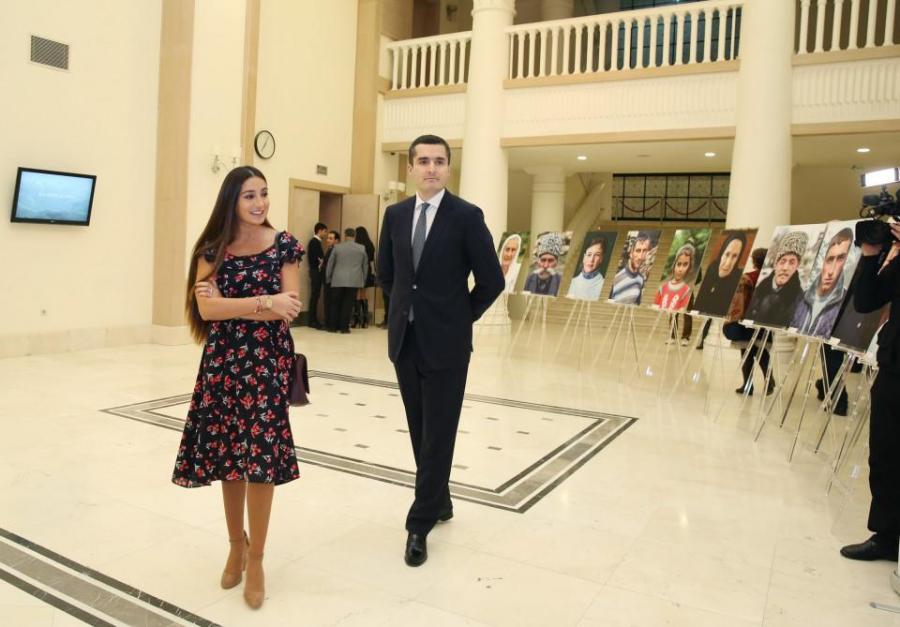 Arzu Əliyeva film izlədi -  fotolar