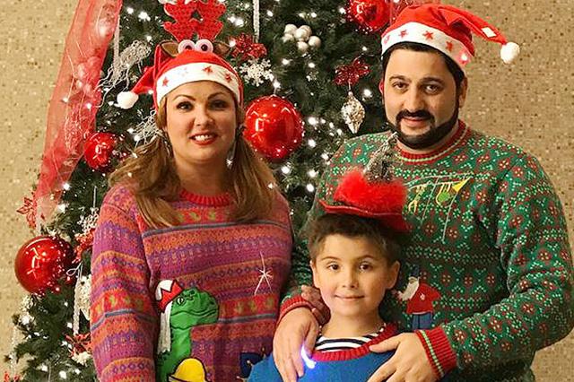 Azərbaycanlı müğənninin ailəsi ilə Yeni il fotosu
