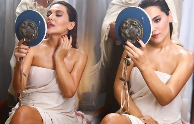 Demet Akalın hamamda klip çəkdirdi - fotolar