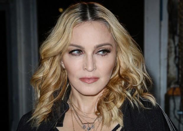 Madonna həmkarlarını qorxaq adlandırdı