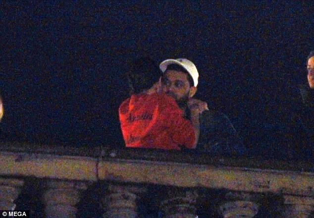 Selena Qomez yeni sevgilisi ilə istirahətdə - fotolar