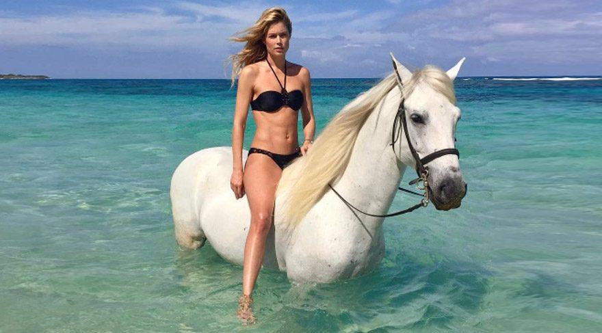 Yarıçılpaq halda ata mindi - foto