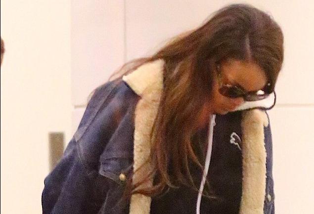 Rihanna makiyajsız belə görünür - fotolar