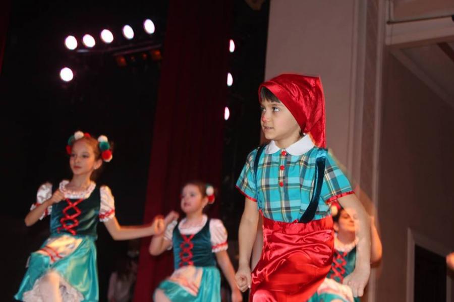 Əməkdar artistin nəvəsi aktyorluq etdi -  fotolar