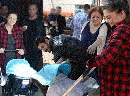 Pelin Karahan əri və yeni doğulan oğlu ilə - fotolar