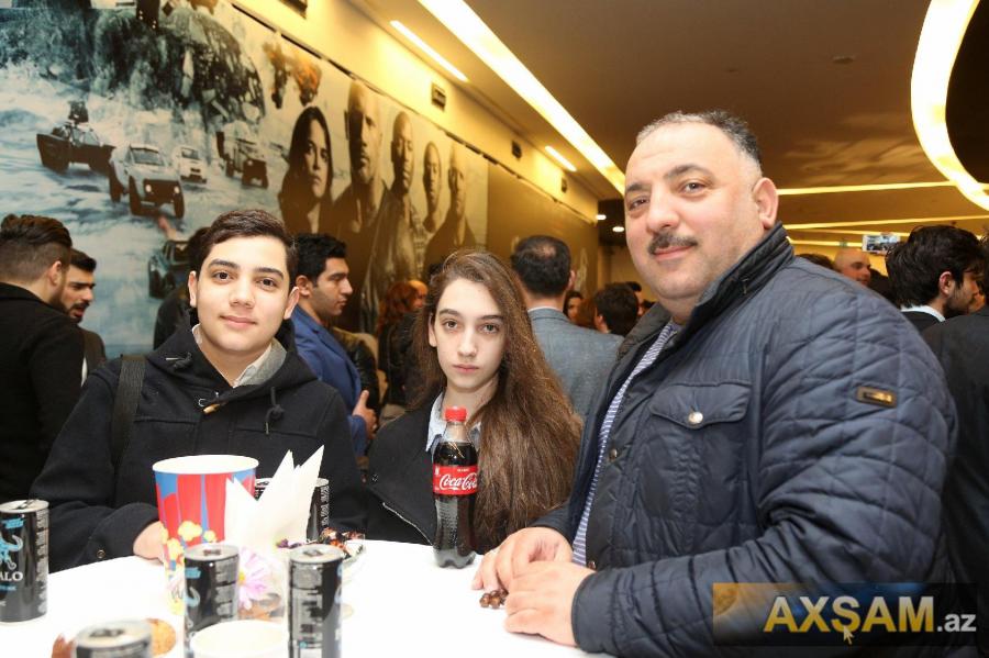 Bəhram Bağırzadə övladları ilə film izlədi -  fotolar