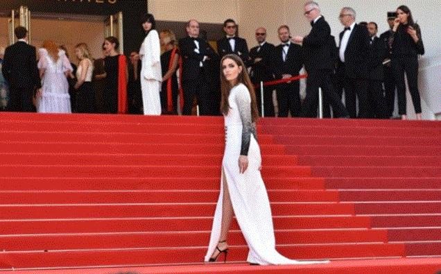 Fahriye Evcen Kann festivalında pis vəziyyətə düşdü - fotolar