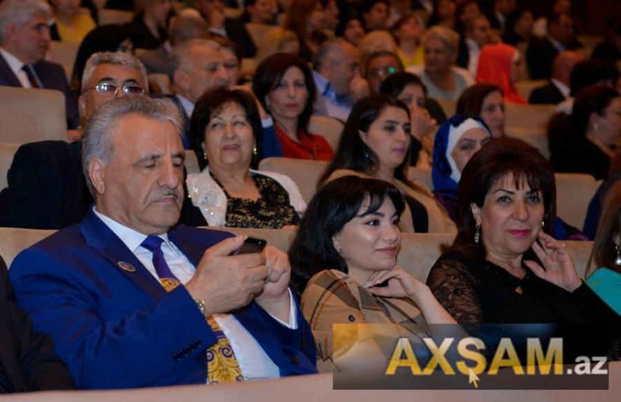 Tağı Əhmədov xanımı ilə xalq artistinin yubiley konsertində -  foto