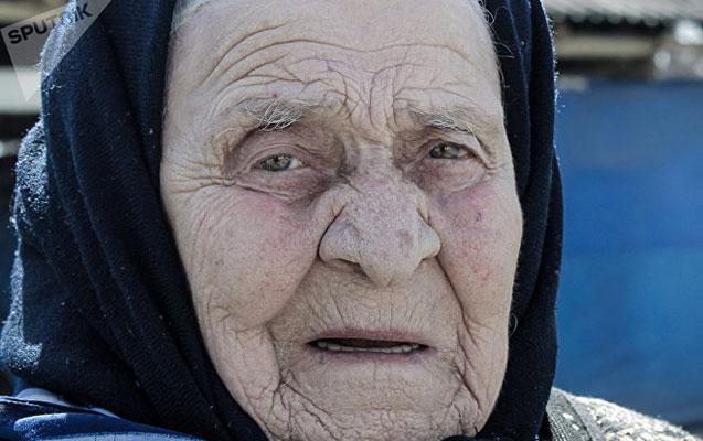 "Həkim yoxlayıb dedi ki..." - Qaxdakı 102 yaşlı nənə