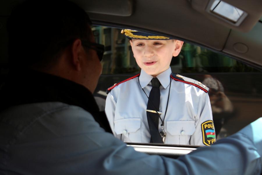 Bakıda uşaqlar yol polisi oldular -  fotolar
