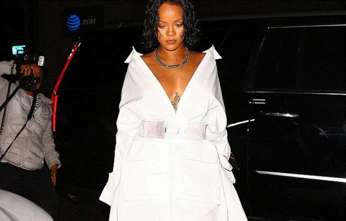Rihanna gecə küçəyə bu geyimdə çıxdı - fotolar
