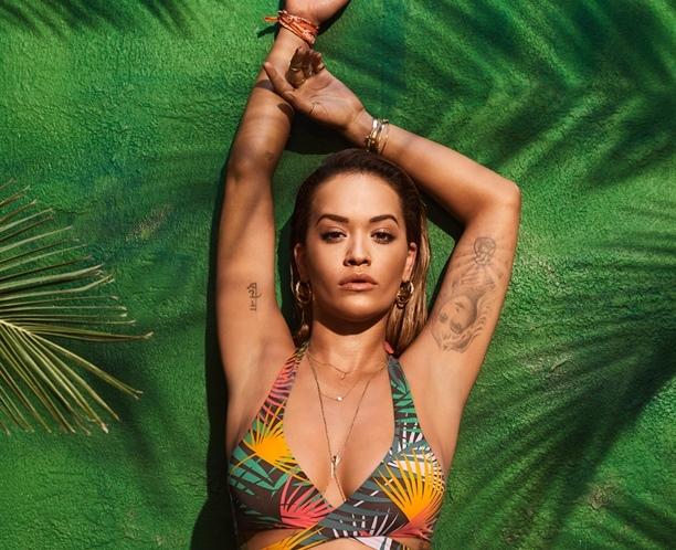 Rita Ora alt paltarı reklamında - fotolar 