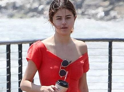 Makiyajsız Selena Qomez tanınmaz halda - fotolar